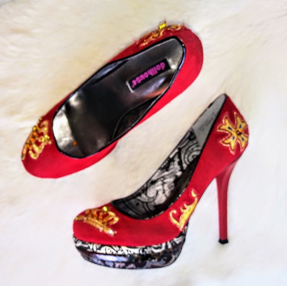 Dollhouse medieval red jeweled and goldpumps sz10
